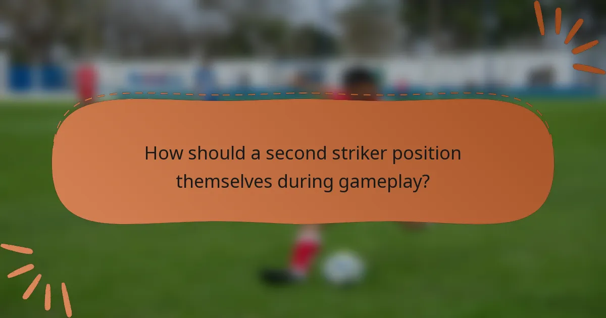 How should a second striker position themselves during gameplay?